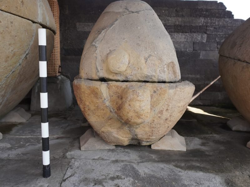 Tutup Sarkofagus Bona C